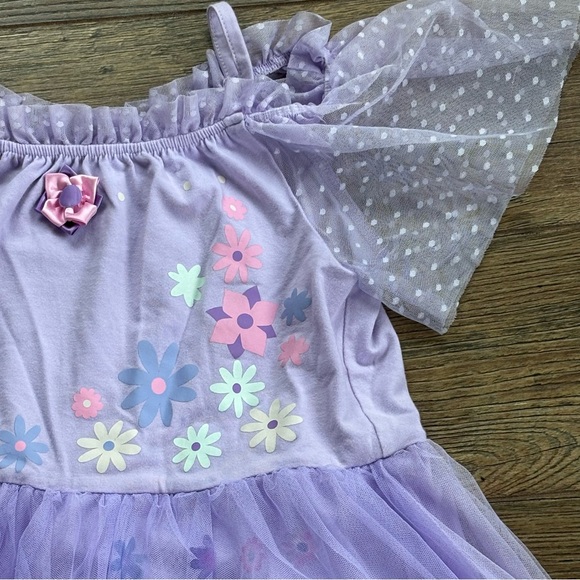 Disney Encanto Lot with Dress, Tee, and Storage Cube - Picture 5 of 16